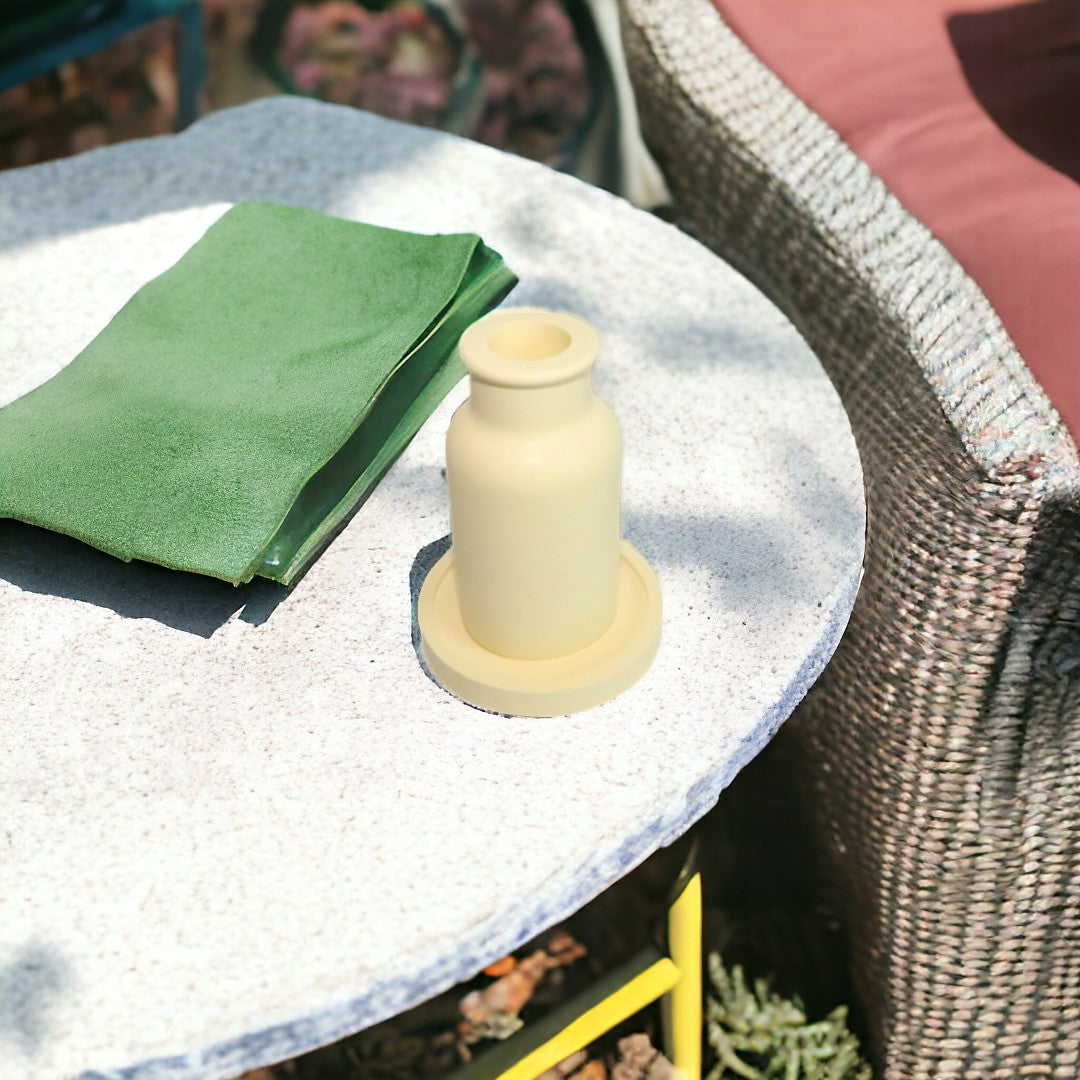Vase ori jaune en jesmonite